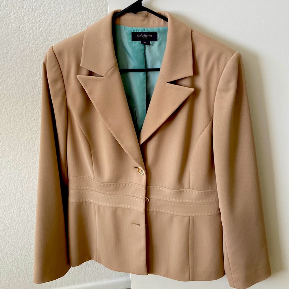 Cream colored blazer with stitching. Perfect with jeans and boots.